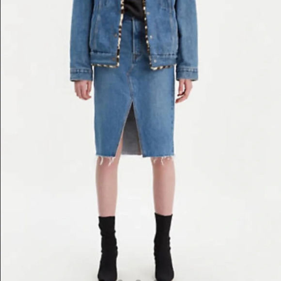 Levi’s Distressed Front Slit Midi Denim Skirt Size 28 - Picture 1 of 5